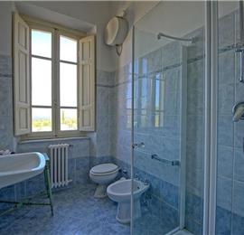 6 bedroom villa with large pool and tennis court near Arezzo, Southern Tuscany, sleeps 12